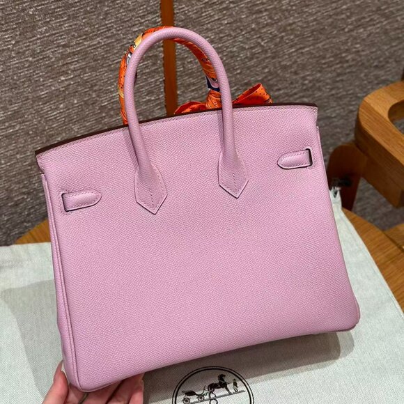 Classic Hermes Bag: A Stylish and Versatile Choice for Elegance - Picture 3 of 6